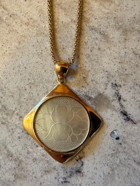 Na Hoku 14K Gold mother of pearl necklace